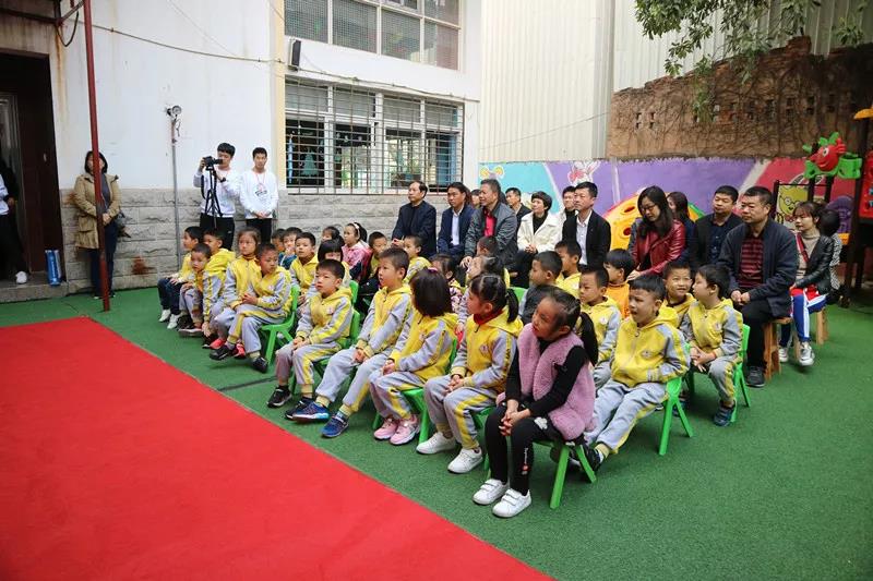 以爱筑梦·情暖冬阳——“小花伞”公益保障项目捐赠仪式圆满落幕