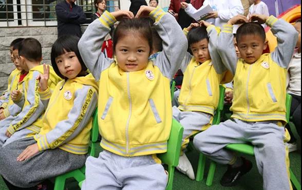 以爱筑梦·情暖冬阳——“小花伞”公益保障项目捐赠仪式圆满落幕